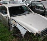 Mercedes E 220 diesel W210 u dijelovima