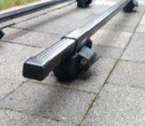 Kvalitetni krovni nosači za aute sa uzdužnim tvorničkim nosačima