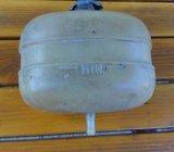 Posuda za antifriz sa čepom