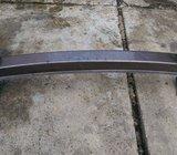 Prodaje se stražni nosač branika za Škodu Superb