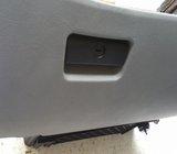 BMW SERIJA 5 E39 PRETINAC ISPRED SUVOZAČA ZA RUKAVICE