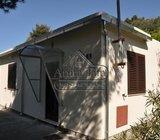Žrnovnica - prizemna kuća s okućnicom (prodaja)