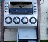 Kia carneval konzola