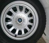 Alu felge BMW 15” rupe 5x120, 4 kom sa gumama 225 60 15 - 1100 kn