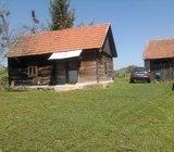 Krapinske Toplice-7600 m2 građevinskog + 4 objekta-31500 Eur (prodaja)