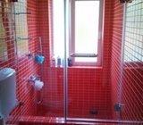Tuš kabina od kaljenog staka. vrata i fiksna stijena 150 x 200 Š x V