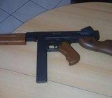 Thompson m1a1 s baterijom quickloaderom i 500 metaka