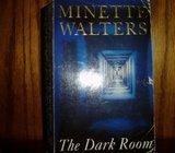 MINETTE WALTERS THE DARK ROOM