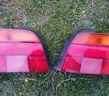 BMW SERIJA 5 E39 LIMUZINA STRAŽNJA SVJETLA STOP LAMPE FAROVI LIJE DESN