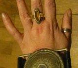 STATEMENT CRNO ZLATNA XL NARUKVICA: KOŽA, MEDALJON, ZAKOVICE