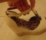 Jessica Simpson bež platforme