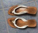 Kožne japanke Mexx, broj 39, s malom peticom