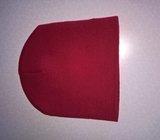 Kapu vunenu crvene boje prodajem