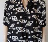 Crno bijela elegantna bluza sa kratkim rukavima broj XL