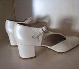 Cipele boje slonove kosti