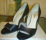 Elegantne crne štikle