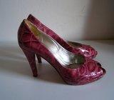 Prodajem štikle , ljubičaste