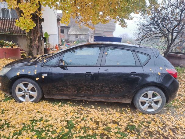 Opel Astra J 2010 u mojedinačnim dijelovima